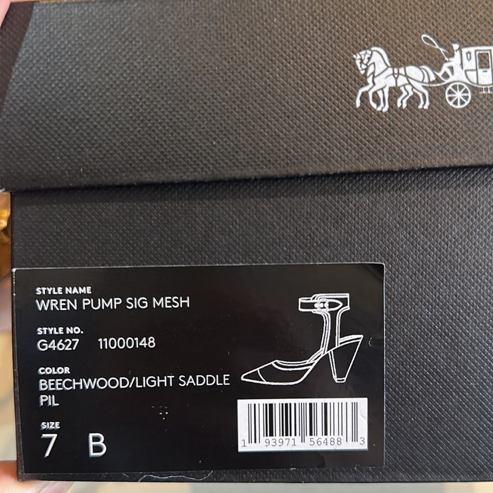 COACH WREN LEATHER PUMP - Picture 9 of 10